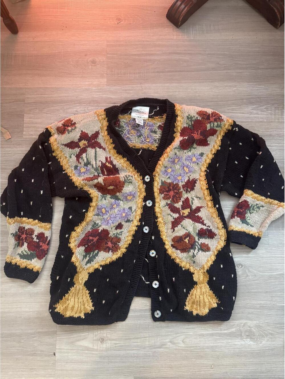 Vintage 90’s Express Handknitted Floral Patterned Cardigan Sweater Size L